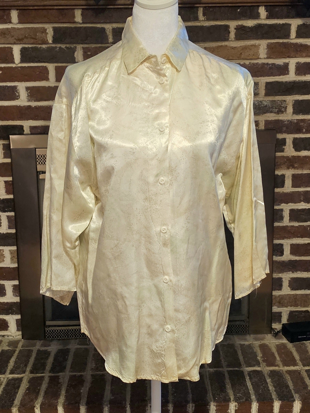 Source Unknown Pale Cream Satin Button-Up Blouse
